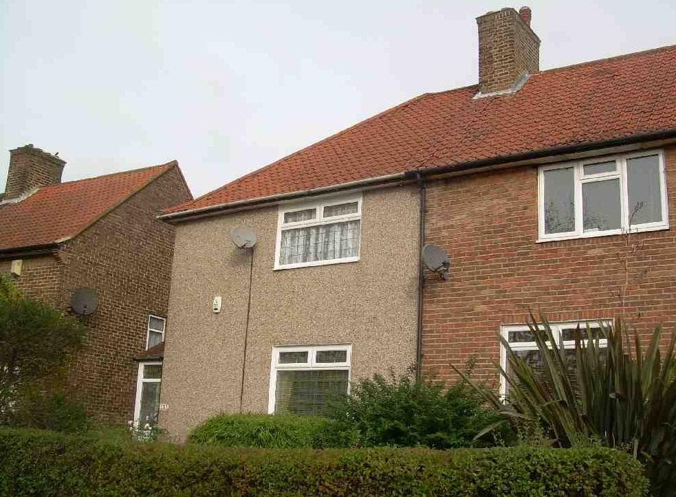 1 Bedroom Room To Let in Downham Way, Bromley, Kent, BR1 5EL