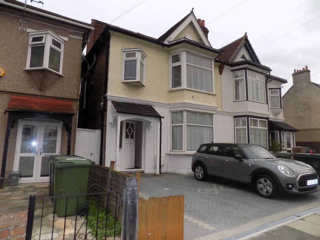 Thornsbeach road, Catford, LONDON, Greater London, SE6 1DZ